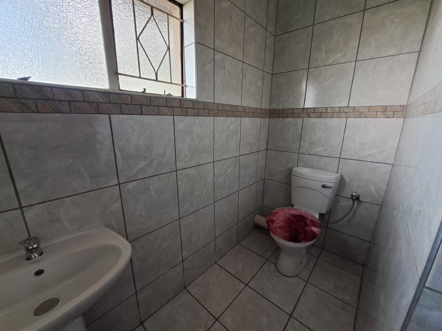 5 Bedroom Property for Sale in Oos Einde North West
